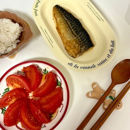 #오홈스토랑 #콘수프기록
🌿풀무원 순살고등어 🐟
아직은 1인가구로써 요즘 날씨도 춥고
잘 챙겨먹기 위해 노력중이에요
고등어를 안먹은지 너무 오래되서 
비비고 고등어를 사려고 했으나
품절이슈로 새롭게 ‼️ 풀무원 고등어를 도전해봤는데
완전 맛도리더라구요!! 
크으 크기도 크고 고등어의 적당히 짭쪼름한 밥도둑입니다🍚 👍
조리는 전자레인지 혹은 에어프라이어중 선택해주시면 되어요 자세한 건 사진 첨부 해놓을게요:)
#맞팔 #풀무원 #고등어구이 #순살고등어 