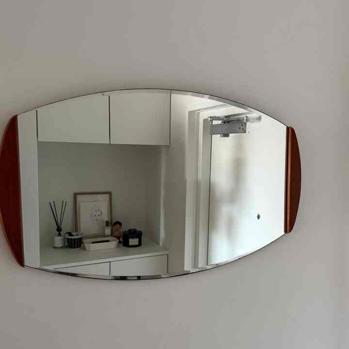 玄関壁に付けているデンマークヴィンテージミラー。以前住んでいたマンションの頃からのお気に入りアイテム。


#デンマークヴィンテージミラー
#マンションリノベーション
#北欧インテリア
#LABORATORIOOLFATTIVOディフューザー
#MADetLEN
#ムーベフレーム
#塗装壁
#玄関ドアカラーシート