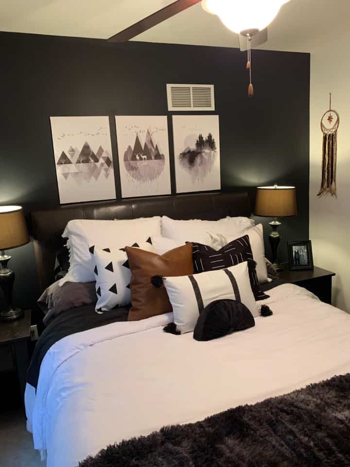 Snuggling into this cozy bedding meets modern style! The perfect blend of comfort and chic! 🛏️✨
 #ModernComfort #BeddingGoals #CozyVibes #ModernBedroom #BlackAndWhiteDecor #CozyBedding