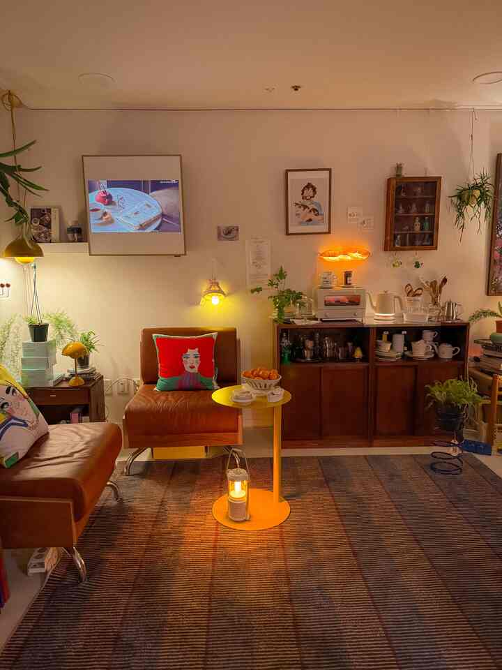 My night is more beautiful than the day ✨
… Rather than that, when I come to my senses, it's always dark night
Now, I have free time in four parts

#My room #원룸인테리어 #인테리어포스터 #조명인테리어 #식집사 #플랜테리어 #내방정원 #서재 #작업실 #홈오피스 #홈스튜디오 #책장 #오늘장면한컷 #집에서제일바빠 #전국내방자랑 #맥시멀리스트모여라

