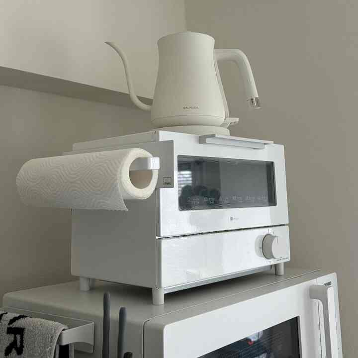 A little bit about the kitchen. I've unified everything in white!

#kitchen #トースター #ケトル