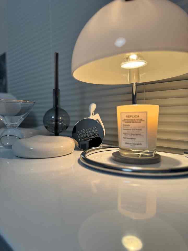 Maison Margielaのキャンドルキャップ。。
2年前に購入してからずっとお気に入りのキャップ。。。
ステンレスだから手垢とかが、付きやすいけど、拭けば大丈夫だから余り気にして無い。
この感じ本当に好き。 #Maison Margiela #キャンドル #キャンドルウォーマー #キャップ