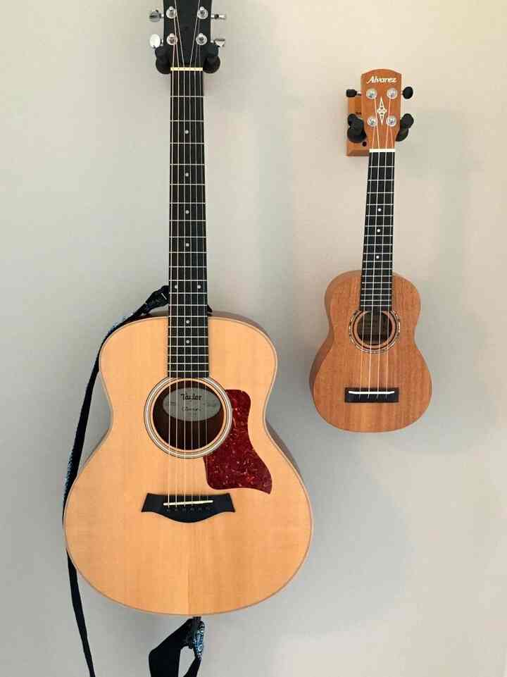 Menggantung hatiku di dinding! 🎶💖 Tempat gitar ini membuat mimpi musikalku jadi nyata! 
#DekorasiDinding #MusicalJourney #GuitarDecor #WallArt #MusicRoom