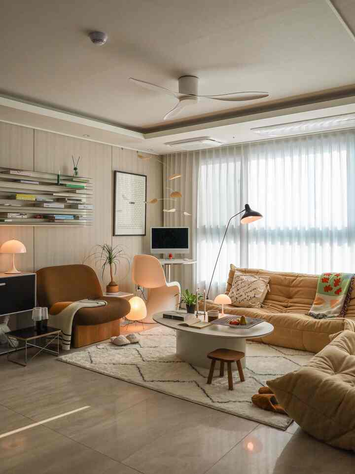 円形 エッジ テーブル NEUTRON［2サイズ］を使ったコーディネート 1