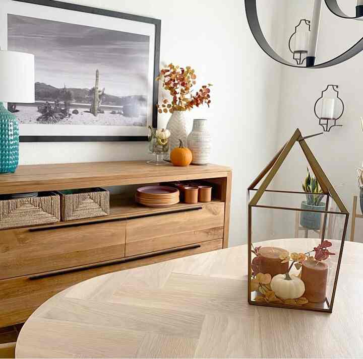 Menciptakan ruang yang terang dan lapang, dipenuhi kehangatan dan kayu! ☁️🪵 Menyukai interior yang terinspirasi Skandinavia! #HomeSweetHome #Sideboard #DiningTable #ModernDecor