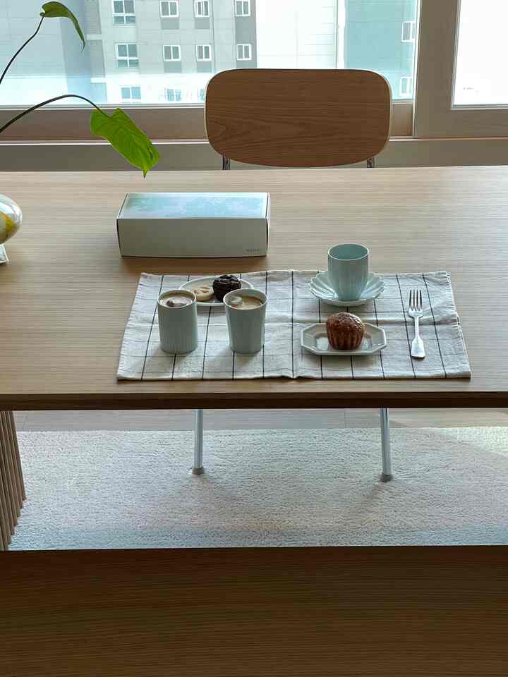 家で一番使われる器、まさに水の杯です。

🍶朝目が覚めるとすぐに飲む一杯の水
☕️  #맞팔 #무자기 #mujagi #홈카페 #홈스타일링 #신혼그릇