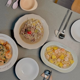 #오홈스토랑 #콘수프기록 
오늘은 태국 여행을 떠나고 싶은 마음에
직접 팟타이, 파인애플볶음밥, 양지 쌀국수를 만들어봤어요! 🍍🍜
간단하면서도 이국적인 맛을 집에서 즐길 수 있어서 너무 좋더라고요.
특히 쌀국수는 국물이 진하고 고소해서 아이도 정말 맛있게 먹었어요!
요즘 집밥 메뉴로 이렇게 세계 음식을 만들어보는 재미에 푹 빠졌답니다.
다음에는 다른 나라 음식도 도전해봐야겠어요! 🌏
⭐️좋아요, 스크랩, 댓글은 항상 감사하게 생각하고 있어요⭐️
#홈쿡 #집밥스타그램 #태국음식
#쌀국수 #팟타이 #파인애플볶음밥
#아이도잘먹는 #요리하는즐거움
#집에서즐기는태국요리 #이국적인맛
#푸드스타그램 #맛스타그램
#주말요리 #홈메이드요리
#가족과함께 #오늘의식탁 #간단요리
#요리초보도성공 #요리하는엄마
#따뜻한집밥 #요리기록 