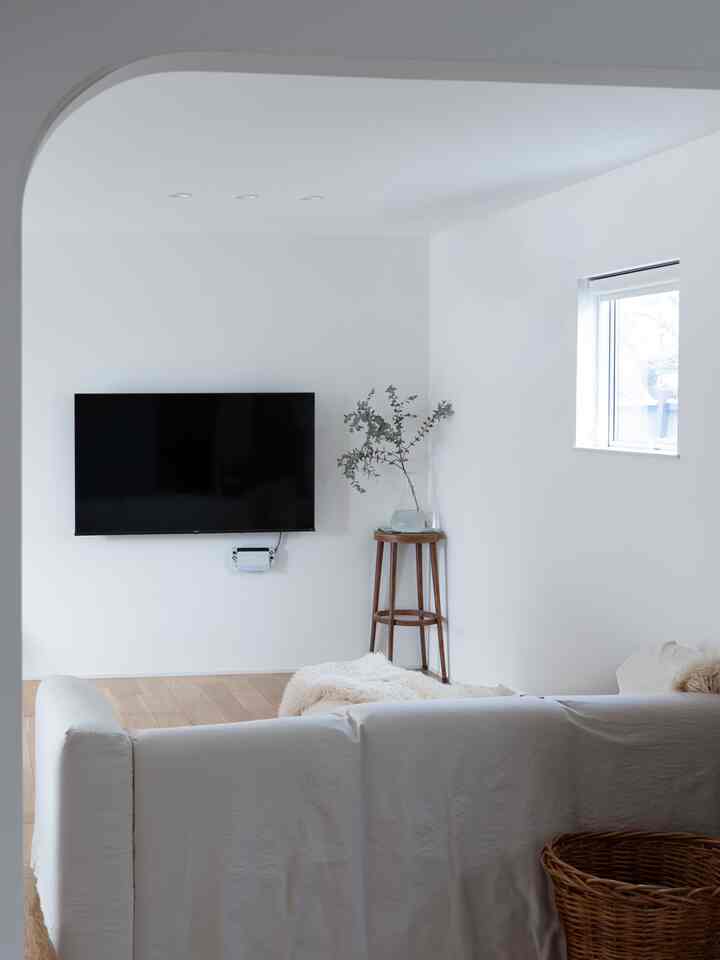 ソファ裏から
カーテンを閉めてソファ裏のこの空間寝ています
#リビングが寝室 #アンティーク