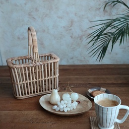 오후의 커피타임 ☕️
예쁜 것들 보며 오후의 커피타임💕
요즘 계속 지갑 열리는 그릇콜렉터 그릇 샵에서 새로산 머그잔! 너무 마음에 드네요 ㅎㅎ
#예쁜템최고야 #콘수프기록 #과일오브제 #과일문진 #페이퍼웨이트 #인테리어소품 #인테리어소품샵 #문진 #수에르떼하우스 #인테리어오브제 #라탄소품 #라탄바구니 #라탄캐리어 #우드인테리어
