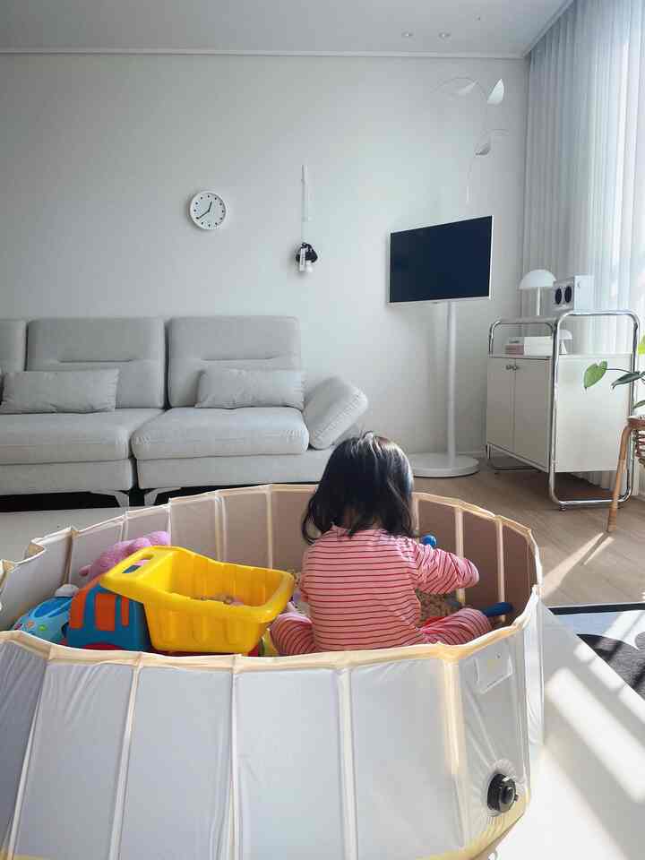 赤ちゃんも貪欲な鉄テリア☕️…ㅎㅎㅎㅎ

かわいいスネップマグカップ
ママコーヒーとかぶら下がって氷いっぱい入れてくれるガラガラ👶🏻

ス뎅で扁白遊びすると音も違うし  #쇠테리어 #스테인리스머그컵 #커피잔 #커피 #머그컵 #쇠테리어소품 #육아 #육아일상 #육아는템빨 #편백놀이 #촉감놀이 #오감놀이 #집콕놀이 #편백 #아기키우는집 #아기키우는집거실 #오늘의육아 #육아맘 

