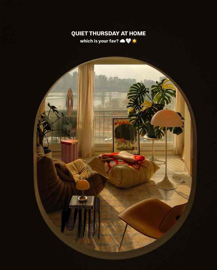 #오늘의우리집

Which is your favorite? ☁️🤍☀️#romanticizeyourlife #thatgirl #roomdecor #wintervibes #midcenturymodernhome

同じ日に別のモーメント。
最近の天気なぜこんなの..?!
日差しのために息を呑むような人が多いと思いますㅠㅠ

🏷️ couch @ligneroset
🏷️ サイドテーブル @kartell
🏷️ mobile @kojestudio
🏷️ lights @louispoulsen
🏷️ lounge chair @hermanmiller
🏷️ポスター@drool_art
🏷️仮壁パーティション@roundround.kr

-

#ligneroset #knoll #louispoulsen #koje #aytmdesign #lcm #hermanmiller #kartell #droolart #monsterathaiconstellation #artemide #kavehome