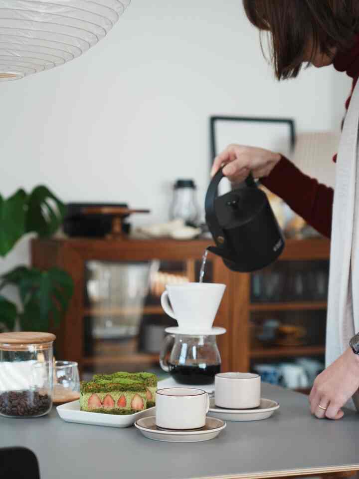コーヒータイム☕️

抹茶のケーキは神乃珈琲のもの。
いちごが映えてなんとも可愛らしい見た目です🍓

#コーヒー  #カフェ雰囲気 
#ダイニング #ビンテージ食器 #北欧ビンテージ