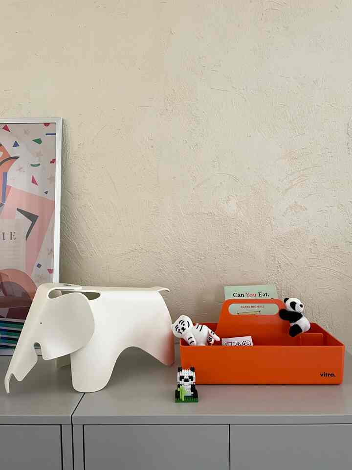 最近集めてる、アニマルアイテム🐘🐅🐼
今年も色々増やしたいな
#インテリア #インテリア小物 #1DK #2人暮らし #キャビネット #小物ディスプレイ #韓国インテリア #北欧インテリア #ミッドセンチュリー #カラフルなインテリア #IKEA #Vitra #ポスター