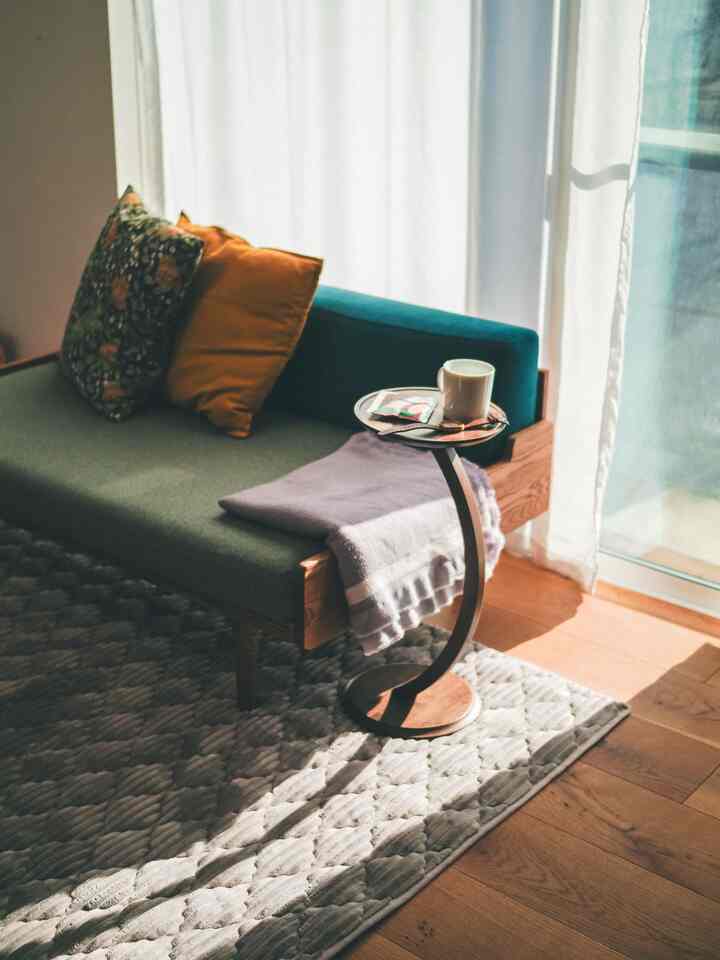 🪻
・
・
・
今更ながら、カーペットの写真❄️
ホットカーペットが180×180cmくらいなので、
それに合うのものを探していて、
こちらのグレイッシュパープルなる色を見つけました💡

今まで使っていたものより厚みがあって、ふわふわで最高…
こたつ並みに抜け出せなくて、
寝落ちしないように気をつけないとだ

———
#リビングインテリア #暮らしの記録 #日常の記録 #myroom #homedecor #mycozyhome #ミッドセンチュリー #ホットカーペット #ラグ #ソファ