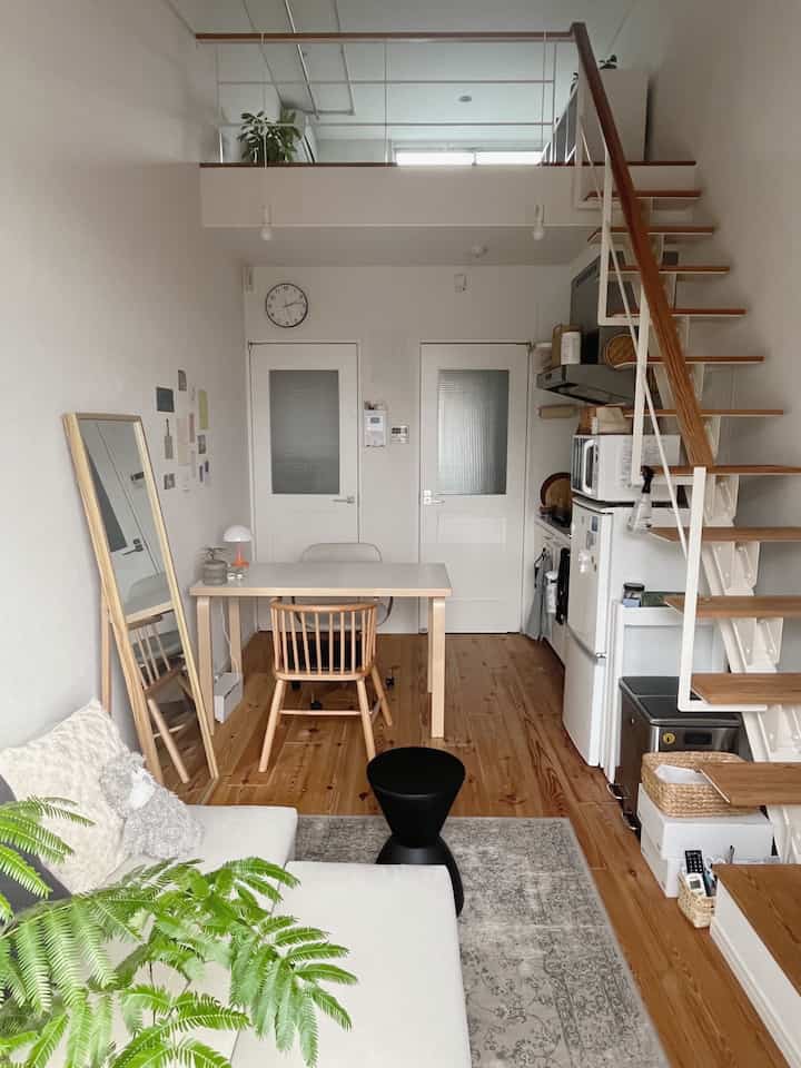 リビング兼ワークスペース🏠
#一人暮らし部屋 #一人暮らしインテリア #ロフト付きワンルーム #ロフト付きワンルームインテリア #観葉植物 #北欧インテリア 