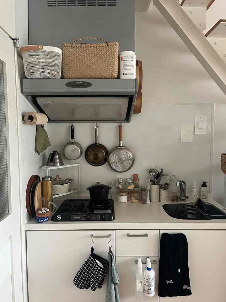狭いキッチンなので物はなるべく増やさずに、見せる収納を活用しています🍳
#キッチンインテリア #一人暮らし部屋 #キッチン小物 
