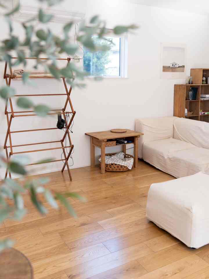 ヘッドホンがいつも床に放置されるので
クロスハンガーにかけてみた
#アンティーク #ヘッドホン置き場