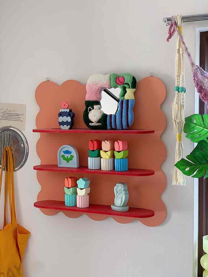 小物でしかなかなか色を入れられなくて
物足りなかったお家に
comocoさんのウォールシェルフがやってきて
全てを解決してくれた💪🌷✨🌈

別の種類も買う予定です🫶

#ウォールシェルフ #カラフルなインテリア 