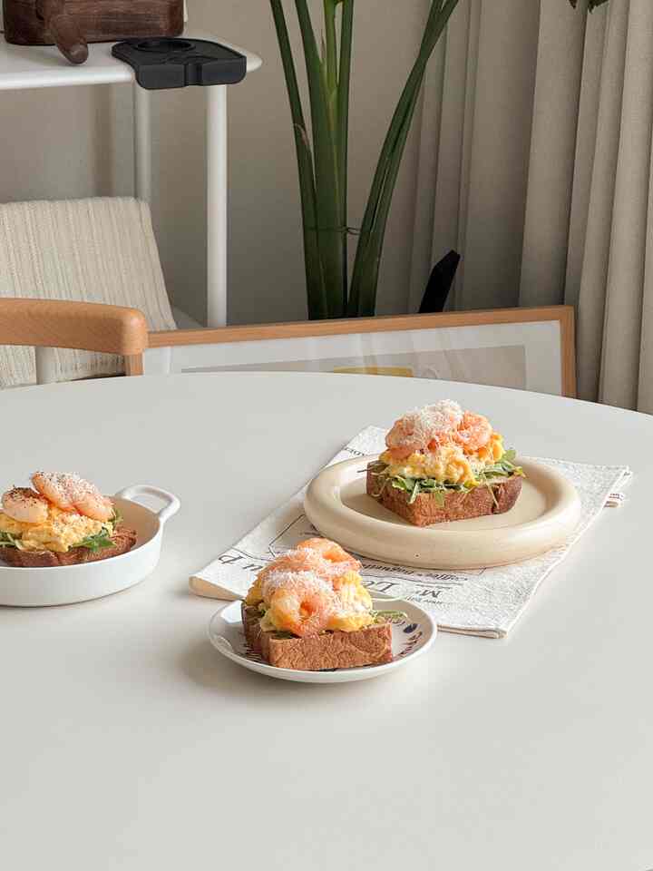 

今日の私たちの家の若者たち＃ホームブランチ
美味しくても「悪くない」「大丈夫」と言った 
とてもおいしいです。
行っても美味しいと3回を話した。

まだ映像に慣れていない私 
毎日残す写真一カットに愛情がもっとたっぷり🤎

本当においしかった
エビオープントーストレシピ
ビデオでアップロードします🙌
。
。
。
。
。
。
＃オンテーブル＃onthetable＃tablesetting 
＃感性ブランチ＃私たちの家のテーブル
＃コンスプ記録＃オーホームストア＃今日の私たちの家
＃今日の印象的なカット＃リビングインテリア＃ホームカフェインテリア