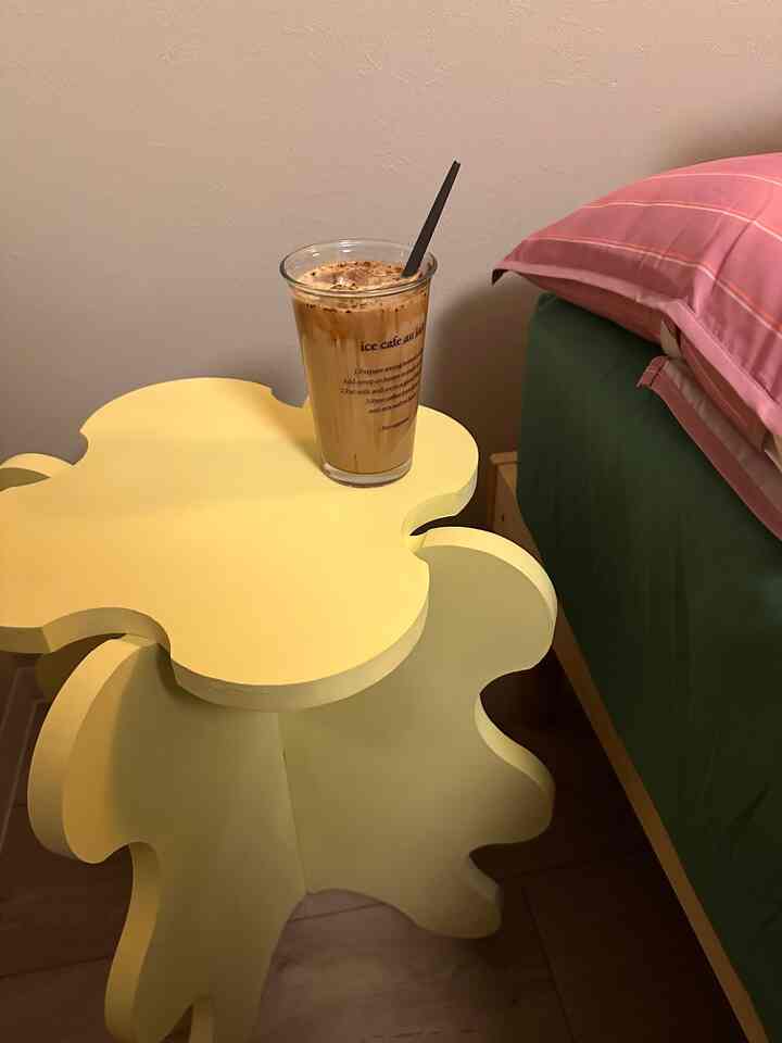 #サイドテーブル #カフェタイム
ベッド横でもかわいい