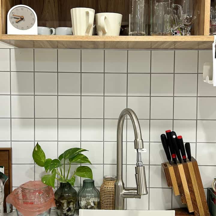 Dapur adikku
Kalau saya menanam tanaman, umurnya tidak panjang dan anak-anak saya layu, tetapi adik saya pandai menanam tanaman. 
Ketika saya melihatnya, saya ingin membeli beberapa tanaman. 
Menurut saya tanaman juga merupakan salah satu item interior yang bagus👍


#Dapur #주방칼세트 #칼세트 #계량컵 #탁상시계 #탁상시계무소음 #주방인테리어 #수경식물 #맞팔 #주방아이템