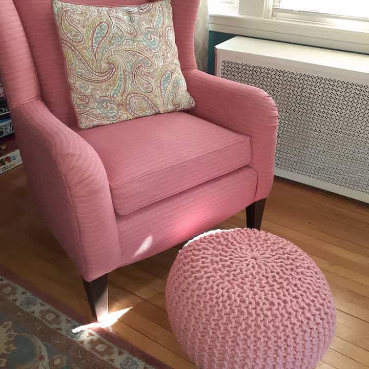 Feeling fabulous in my own pink lounge chair! Just the perfect spot to relax and unwind. 💖🪑 #PinkyVibes #LoungeLife