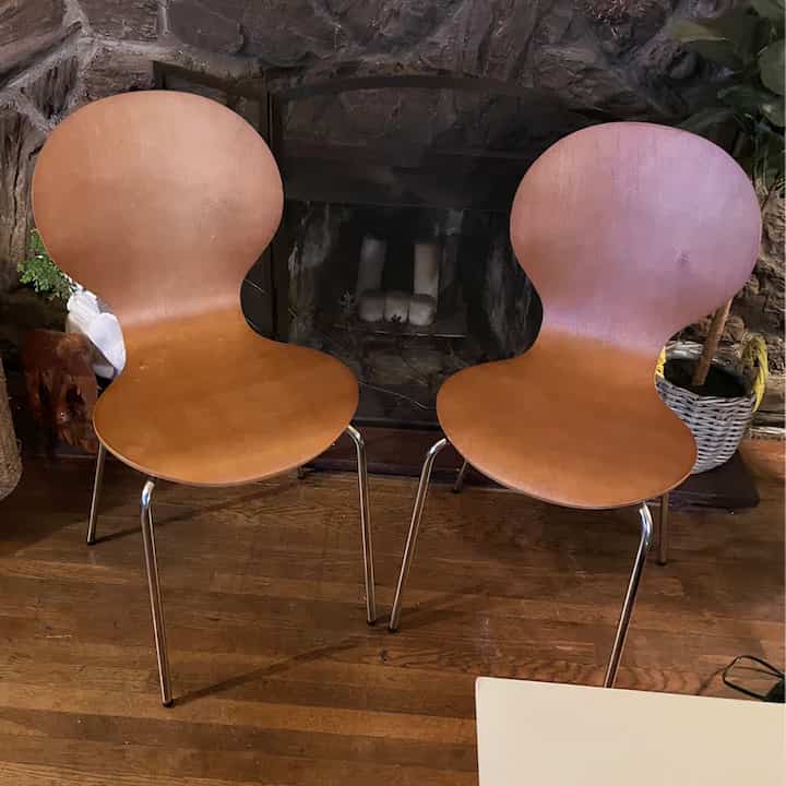 Mixing styles effortlessly with these vintage modern dining chairs! A perfect blend of nostalgia and contemporary design. 🍽️✨ #DiningRoomInspo #VintageModern