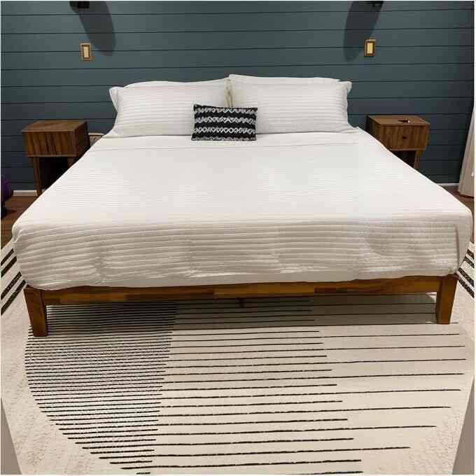 Nothing beats a tidy bed with a beautiful wooden frame! It’s all about that clean and cozy vibe. 🛏️✨ #BedroomGoals #HomeDecor