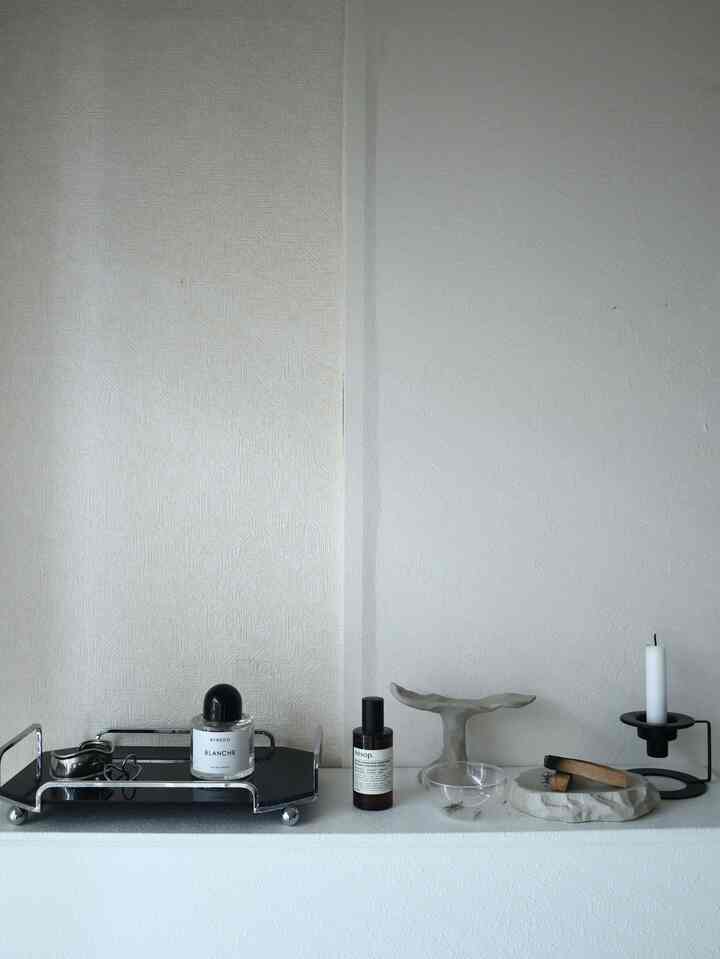 
Ini ada di rak perapian.
Saya suka ada ruang kosong di layar, tapi agak berantakan.
Tapi sudut aroma favoritku ☺︎




#Interior Korea #無機質インテリア #ディスプレイラック #Aesop #hmhome #リビング #リビングインテリア #インテリア #インテリア家具 #インテリア小物 #お香 #パロサント #ホワイトインテリア #モノトーンインテリア #モノトーン #マントルピース #楽天市場