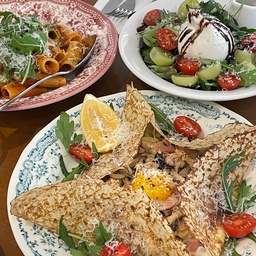 경주 ‘샌드닉’ 친구랑 또간집 ! 인테리어까지 맛난 집💗생일추카해 끼악🎉
남편이랑 오늘도 브런치 먹으러 다녀옴 ! 
#나가놀아요 #경주 #경주여행 #경주맛집 #경주샌드닉 #예약필수 #경주카페 #신혼부부일상 #신혼부부데이트 #레트로인테리어 #예쁜카페 #경주핫플 #맞팔 #브런치 #브런치카페 #브런치카페인테리어 