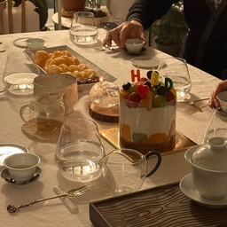 #오늘의우리집
엄마 #생신파티 한장면 올려보아요! 외식하고 들어와 술이 아닌 #tea #party 로! 찻자리를 좋아해주니 행복합니다..🫶
#ftc9기이야기 #콘수프기록 #콘수프 #찻자리 #다도 #teaparty #teatime 