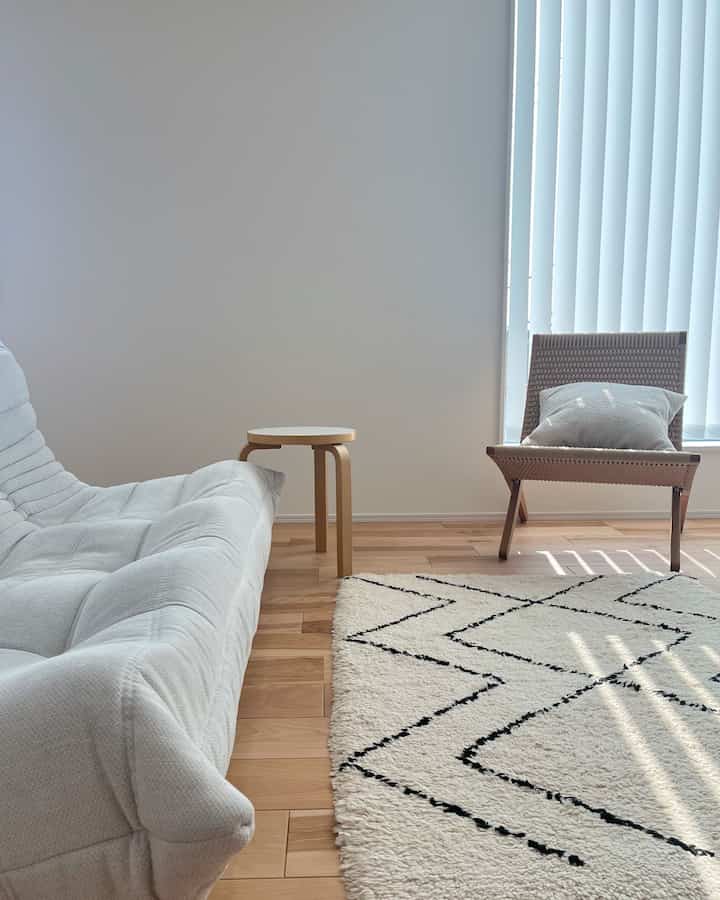 
🛋️🤍
#トーゴ 
#リーンロゼ
#togo 
#artek 
#stool60 
#ベニワレン 
#beniouarain 
#carlhansenandson 
#mg501
#キューバチェア
#cubachair