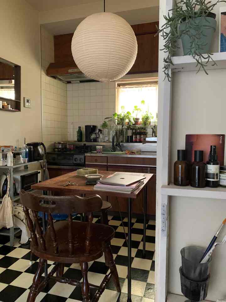 Panasnya membuat tenggorokanku sakit💀
#Apartemen #アパルトマン