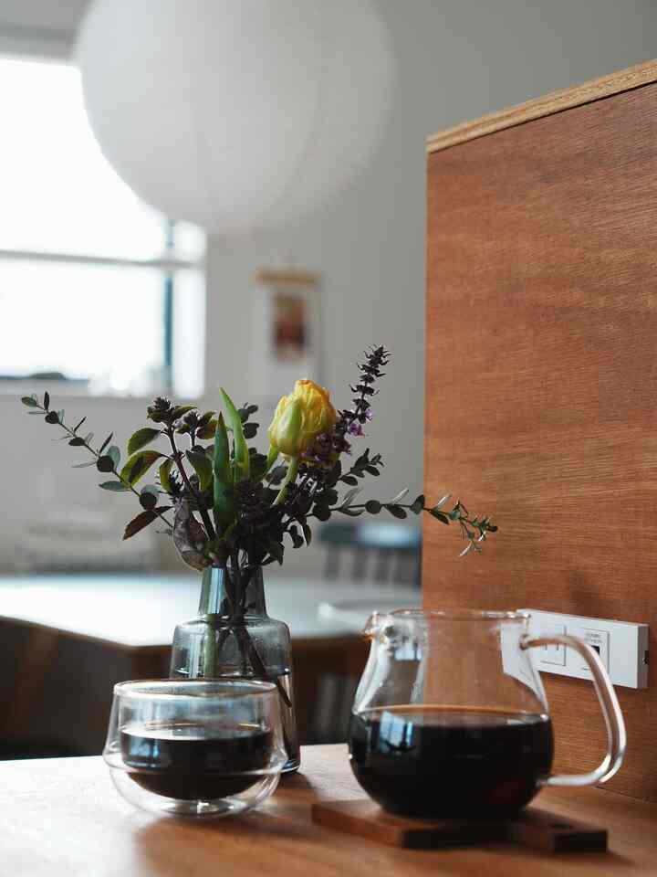 駅のお花屋さんで、かわいいミニブーケを見つけたので、お持ち帰り🌷

小さな花瓶で気軽に楽しんでいます♪

#コーヒー #コーヒータイム #花 #チューリップ 
#フラワーベース #ラワンカウンター #KINTO 
#お花のある暮らし