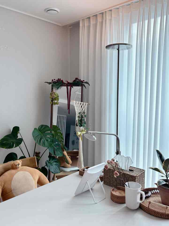 #웜톤인테리어

I like white, ivory, oak and brown rattan colors
Is this a warm tone interior?
I'm struggling to do the challenge just before the deadline🥹
The points are getting tighter, but fighting!

#Today's home #콘수프기록 #거실 #거실인테리어 #식물인테리어 #플랜테리어 #화이트앤우드 #우드앤화이트 #예쁜템최고야 #신혼집 #신혼집인테리어 #신혼집꾸미기 #맞팔 #소통