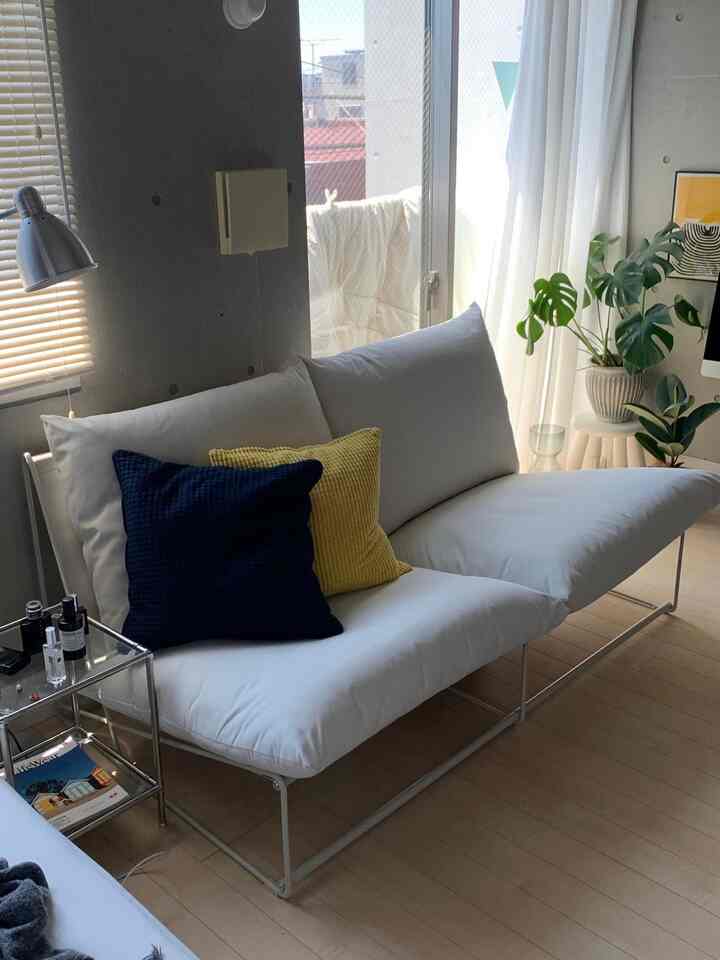 一人暮らしの時のお家はコンクリート打ちっぱなしでした。

今も使ってる家具とか結構あるから、
今のお家と雰囲気どれくらい変わるか比較できるかなと思い参考までに載せていきます！

#furnihunter #スタンダードプロダクツ　#2K #2人暮らし　#犬がいる暮らし  #ロゼトーゴ　#リーンロゼ　#チェスカチェア　#IKEA  #IKEA照明  #IKEA棚 #누비지오 #이불 #차렵이불 #여름이불 #시어서커 #미드센추리 #깊게자요 #여름침구 #침실인테리어 #침대꾸미기 #인테리어 #홈스타일링 #집꾸미기 #집인테리어 #이불추천 #시어서커이불 #여름이불추천 
