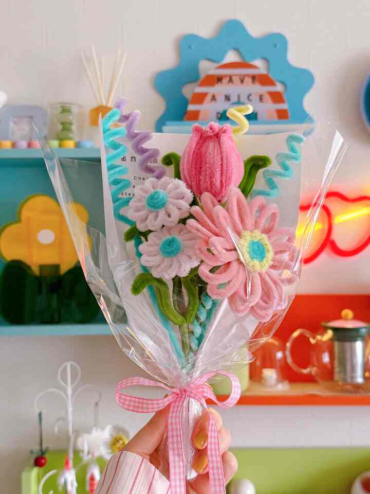 
先週アップしたモールフラワー 💐

こんなふうにラッピングしてくれるんだけど
ラッピングのままも可愛いから載せちゃう 🤳🏻💕

ふわふらわの枯れないお花
ずっと飾っておけるのが嬉しい 🥰


#カラフル #カラフルなインテリア #レトロ #レトロインテリア #ミッドセンチュリー #ミッドセンチュリーモダン #アートフラワー #モールフラワー 