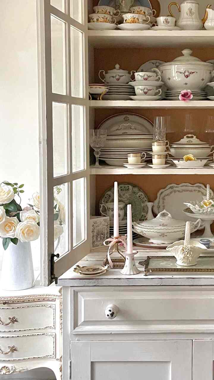 フレンチホワイトボウル飾りボウルセットはまもなくオープンします。
ブログに遊びに来てください〜🎀

#antiqueshopuk #vintageshopuk #frenchbedsidetables #bedsidetable #앤틱샵 #빈티지샵 #침대협탁 #수납장 #앤틱조명 #빈티지가구 #빈티지그릇장 #앤틱찻잔 #디스플레이캐비넷 #빈티지장식장 #앤틱조명 #빈티지조명 #빈티지램프 #빈티지그릇 #앤틱그릇 #cottagecore #그릇세트