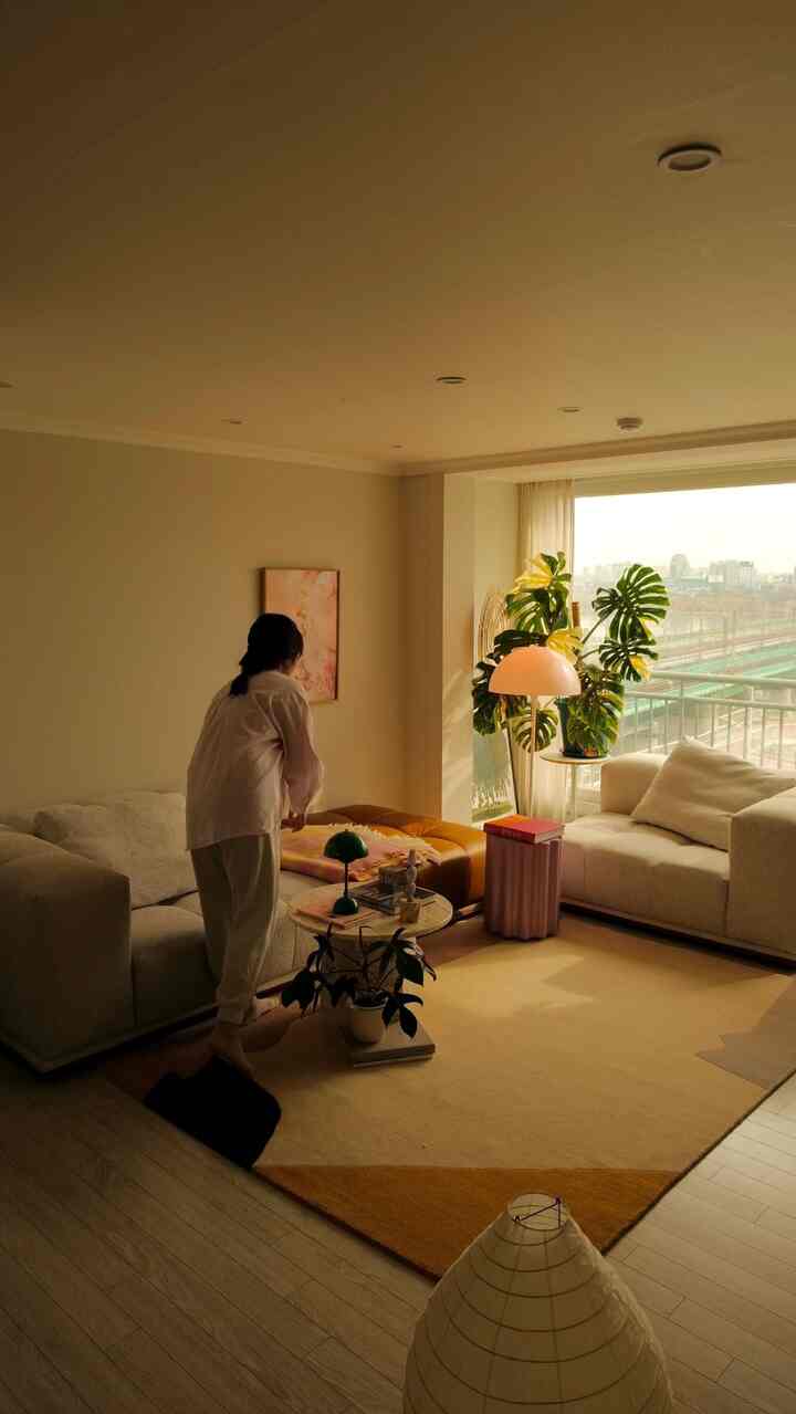 吸血鬼ブーム夜の炊飯蛇〜
家スターグラマーなら、一応休日には家具栽培でしょう！ 😂 
（私たちの家の家族は誰も理解できない孤独な戦い…）
3つのショパモジュロ 
思ったより多様なレイアウトを作り出すことができましたね！
新しいショパで楽しんで一度配置してみました、どうですか？💕 

みなさん、おめでとうございます🫶🏻🎇🌞


-

#ジャクソンカメレオン #한강뷰아파트 #모듈쇼파 #셀프인테리어 #knoll #monsterathaiconstellation #lignerosettogo #kartell #papercollective #andtradition #nordicnest #gubiofficial #플로리다뷰티 #집꾸미기 #가구재배치 #쇼파재배치 #couchrearrangment #livingroominspirations #modulesofa #sundayreset #hermanmiller #nelsontable {21 #noguchimuseum}
#リビング