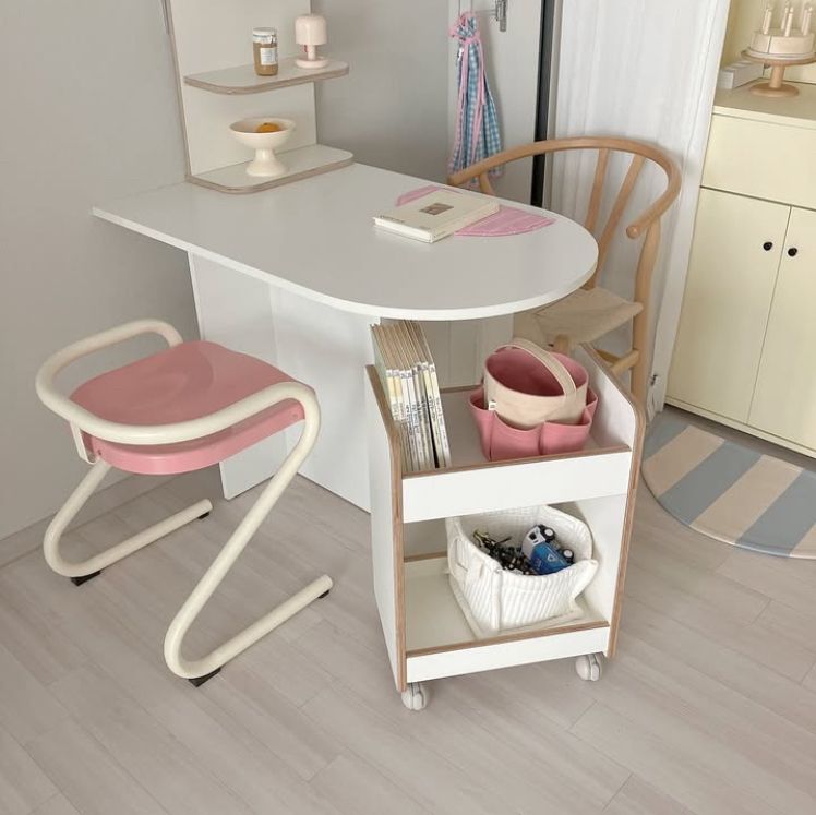 Half Oval Wooden Legs Dining Table user photo