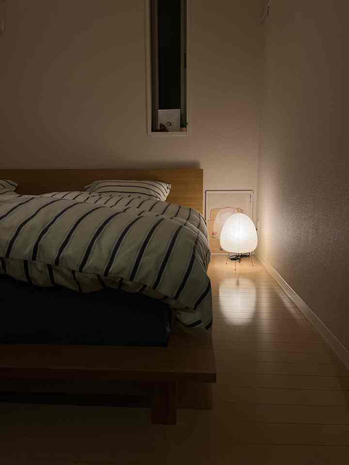 夜の寝室🛏️
ベッドフレームがお気に入り！購入は楽天
#ベッドフレーム