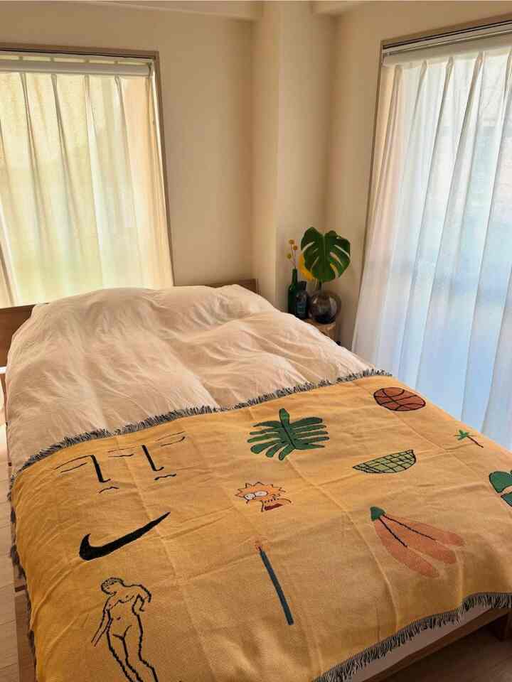 ベッドサイドに植物置くのおすすめです😌🪴
今は剪定したモンステラを水差ししてて
かれこれ4ヶ月ぐらいは元気でいてくれてる🌿

#寝室 #ベッドルーム #モンステラ #すのこベッド 