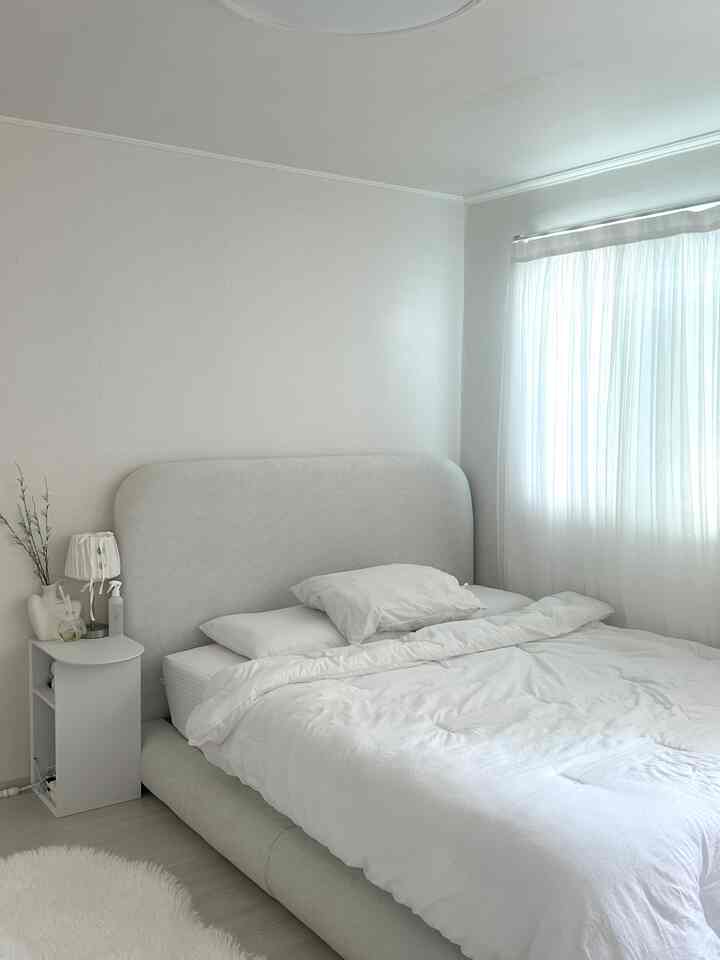  #셀프인테리어 #침실인테리어 #침실꾸미기 #침실 #침대 #침실소품 #bedroom #bedroomdecor #bedroomdeco #interior #homedeco #bedroominspiration #연휴에뭐하집