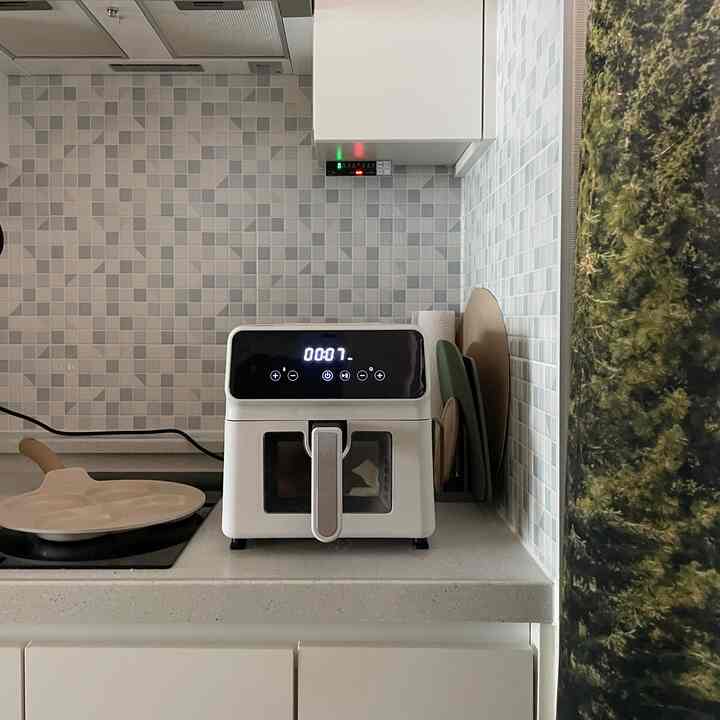 #오감리뷰 This is a review after receiving the product through the program and personally using and styling it.

I really wanted to buy an air fryer for a long time, but I had a lot of concerns because my kitchen is small in a studio apartment. When I searched, everyone said that even if you are a single-person household, the bigger the air fryer, the better, and that you should buy a large capacity so that you don't regret it, but honestly, I felt a bit burdened by the space constraints. 🥹

However, the iNic iSA6L product is small in size, but the interior is designed to be compressed widely, so it is perfect for a small kitchen or a small house! ✨

At first, I didn't have a sense of 6L, so I thought it would be insufficient, but it is a solid square basket that does not waste any space, so it feels sufficient, and I'm not sure if it will show up well in the picture, but the depth is also very good.

Also, since I live in a studio apartment, if the design is not good, it is an eyesore, but the design is clean and the colors are pretty, so I was satisfied with the appearance. And it's not just pretty, but it's made of safe all-stainless steel, so I can use it with confidence.

Also, when looking into air fryers, I was worried about buying them because they said that the cooking time would be longer than I thought, but since they have a halogen heating element that doesn't require preheating or defrosting at a 2,500 RPM rotation fan speed, I can cook quickly right away without waiting, which increases my self-sufficiency. The fact that preheating is not necessary is more important than I thought. 

Above all, it's a product with excellent cost-effectiveness overall, so I felt that it would be good as a gift for someone living alone👍🏻 I'm still a beginner with air fryers, but I'll have to look at the recipes and try various things😋

#iNIC #iSA6L #에어프라이어 #아이닉에어프라이어 #올스텐에어프라이어 #에어프라이기 #에어프라이어추천 #에어프라이기추천 #자취방 #자취생 #자취생활 #원룸주방 #원룸부엌 #자취템 #주방정착템