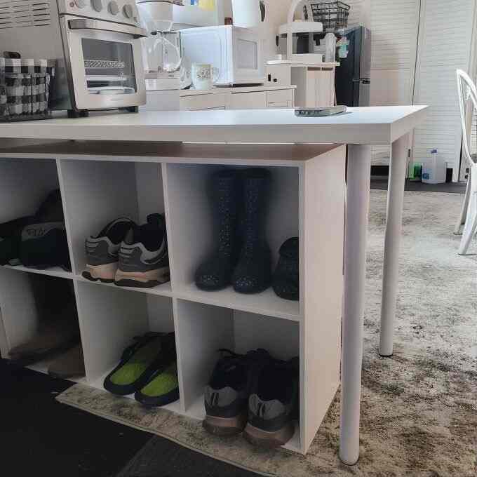 Keeping it neat and stylish with my white shoe rack! Organizing never looked so good. 👟🤍 
#ShoeStorage #HomeOrganization