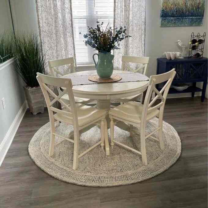 Hosting meals with charm at my white vintage round dining table! Perfect for cozy gatherings and endless conversations. 🍽️✨ #VintageVibes #DiningInspo