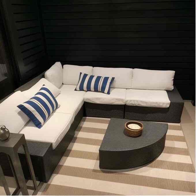 Enjoying the sunshine on my stylish white outdoor sofa! The perfect spot for relaxation and outdoor gatherings. ☀️🤍 #OutdoorLiving #HomeStyle