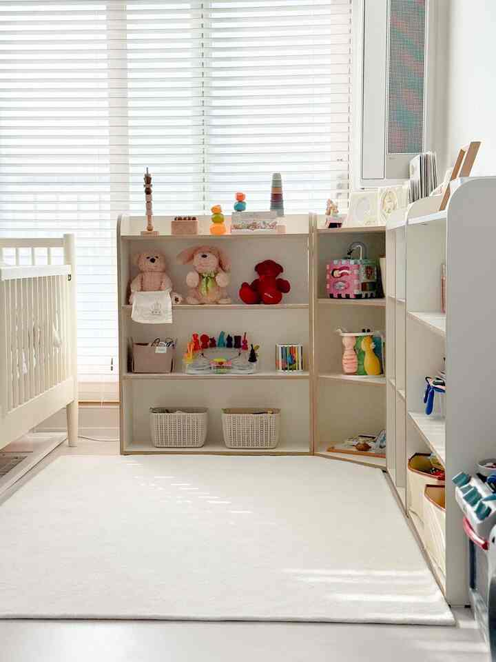 #오감리뷰 This is a review after receiving the product through the program and styling it myself.

Since it is winter, the floor of the baby's room is cold and hard,

I laid down a rug from Hoideco,
and it was thick, soft, and warm, which was nice.

I wanted a bright atmosphere, so I chose the tofu cream color and the 150x200 size,
and it goes so well together!

It is easy to clean with a duster or vacuum cleaner,
and it is a washable rug, so it can be washed in the washing machine,
so it is really easy to manage.

More than anything, since it is a space where babies use, the fabric is important,
and since it is a fabric that has passed the hazardous substance test,
I am reassured,
and it is a non-slip rug that does not shed hair, so it is a really satisfying rug.

#Children's Room Decoration #아이방인테리어 #아이방 #아기방 #아기방인테리어 #아기방꾸미기 #육아 #육아템