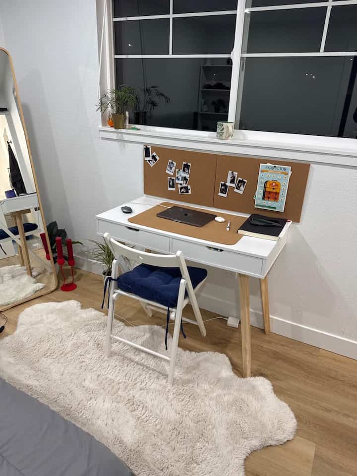 Embracing simplicity and focus in my minimal home office! Less clutter, more inspiration. ✨🖥️ #Minimalism #WorkspaceGoals