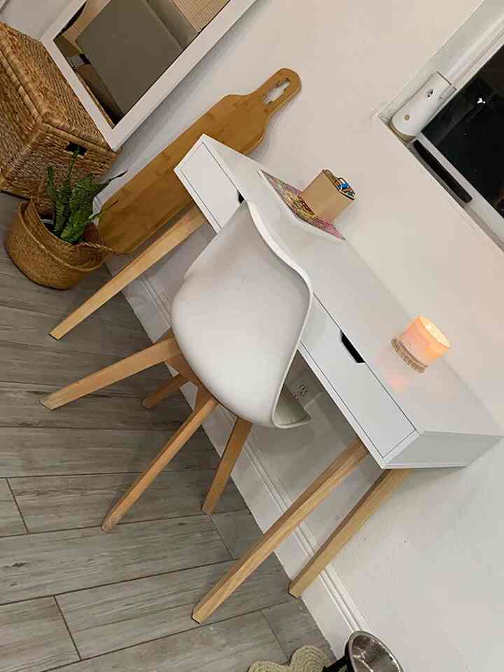 Creating a serene and elegant vibe in my white home office with all-white decor! Clean lines and a peaceful atmosphere for maximum productivity. 🤍✨ #HomeOfficeGoals #MinimalistStyle